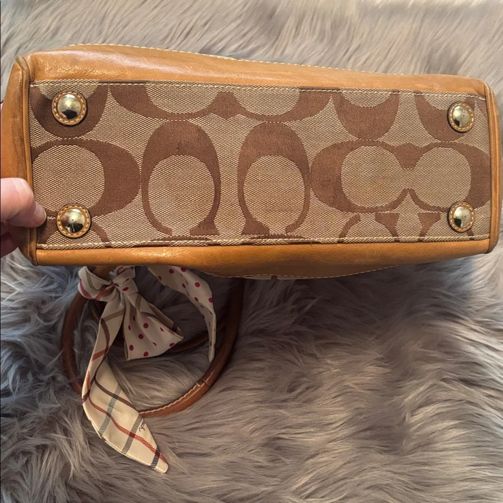 Coach purse with Bow Accent - Picture 3 of 8